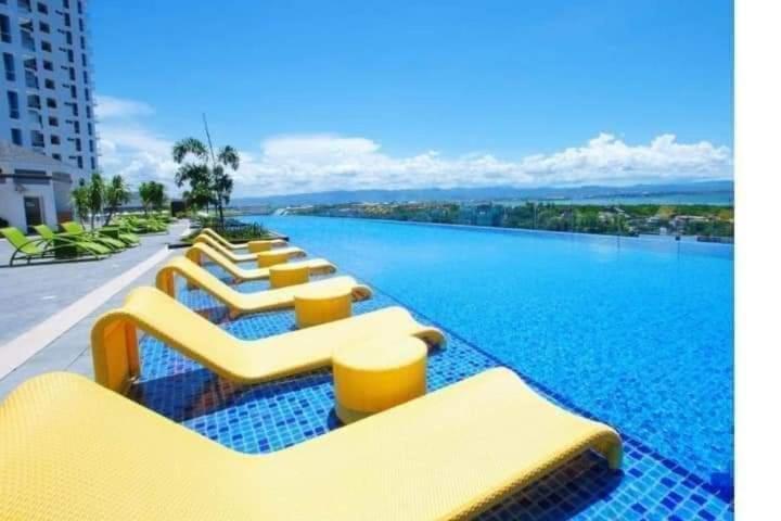 Отель The Mactan Town Мактан Экстерьер фото