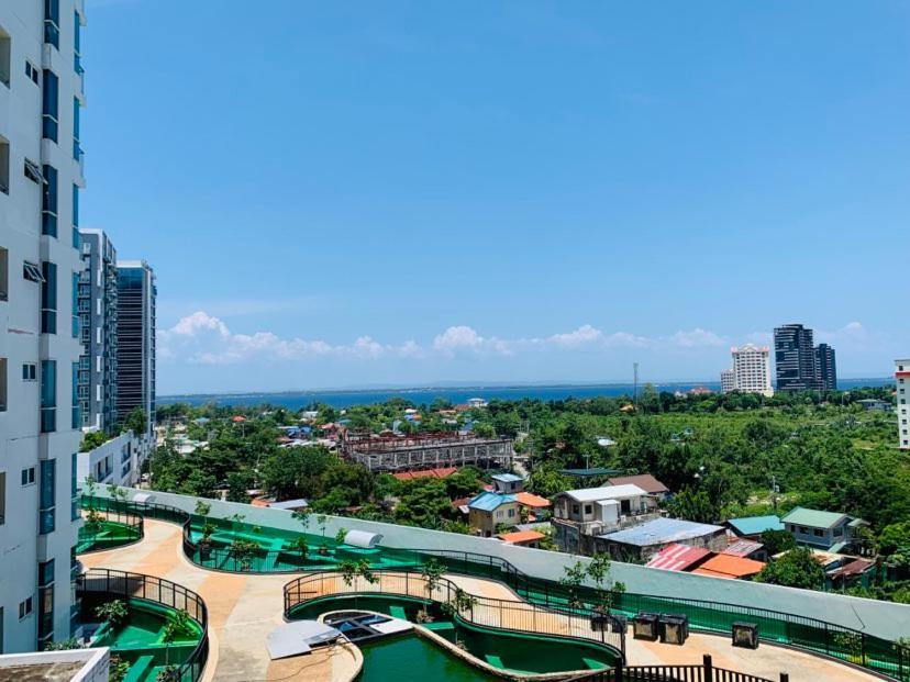Отель The Mactan Town Мактан Экстерьер фото